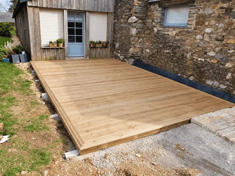 Lames de terrasse bois classe 4 rainurées posées sur lambourdes